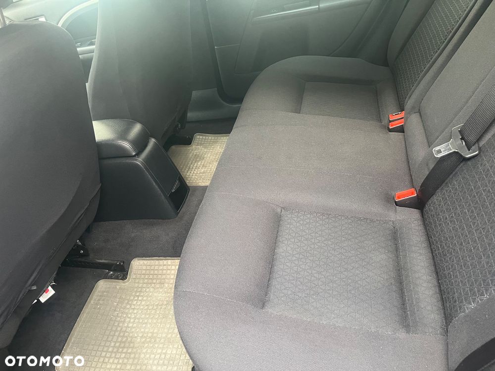 Ford Mondeo 2.0 TDCI DPF Ambiente - 6