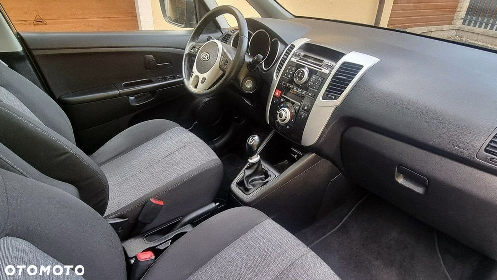 Kia Venga - 12
