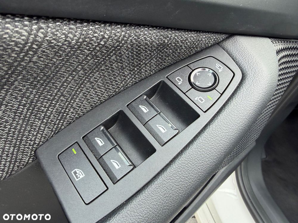 BMW Seria 2 218d sport - 16