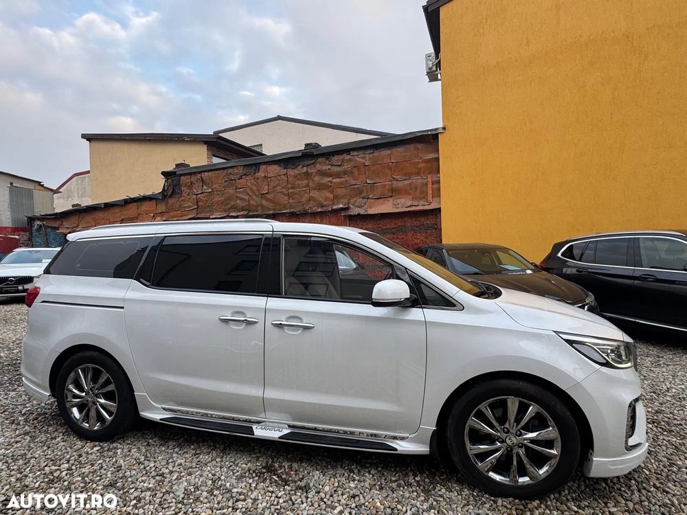 Kia Carnival - 23