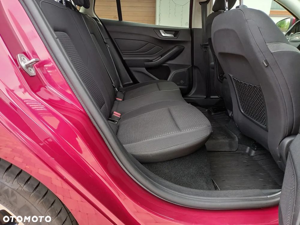 Ford Focus 1.5 EcoBoost Trend Edition Business - 36