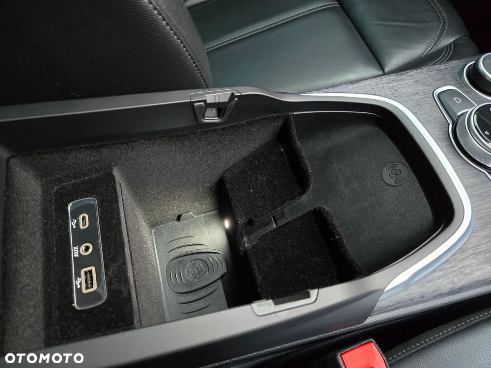 Alfa Romeo Stelvio 2.0 Turbo 16V AT8-Q4 Sprint - 36