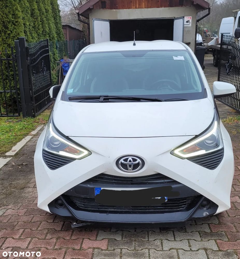 Toyota Aygo x.shift x-play connect - 8