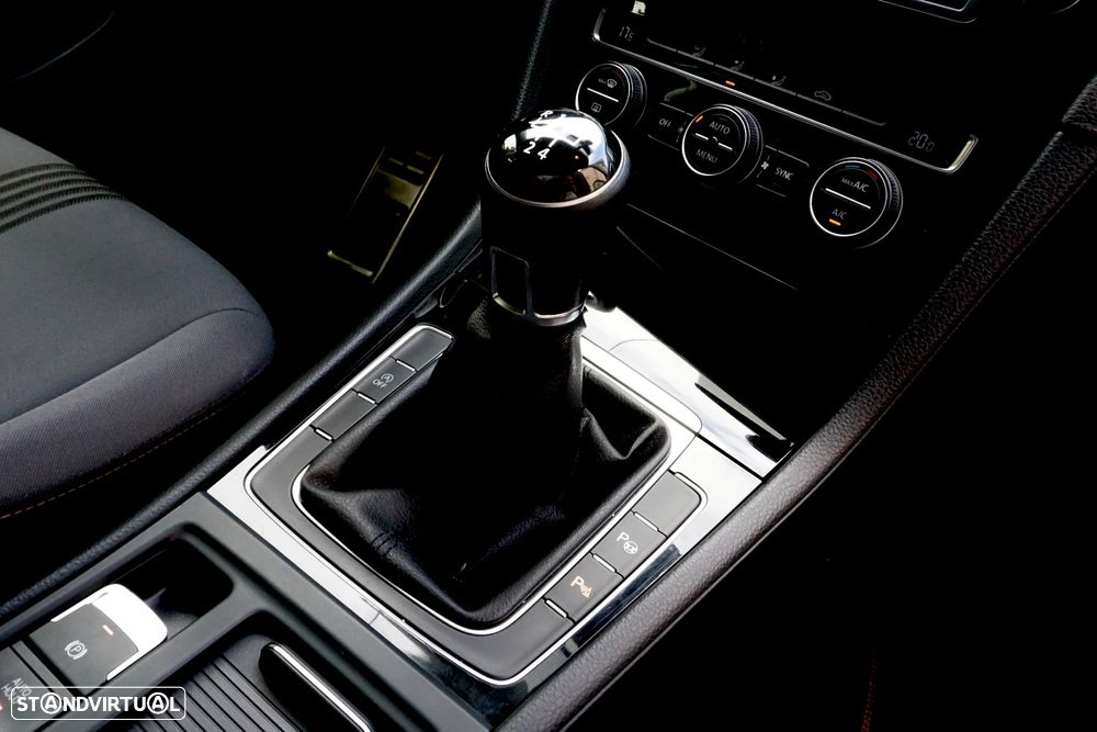 VW Golf 1.6 TDi Highline - 17