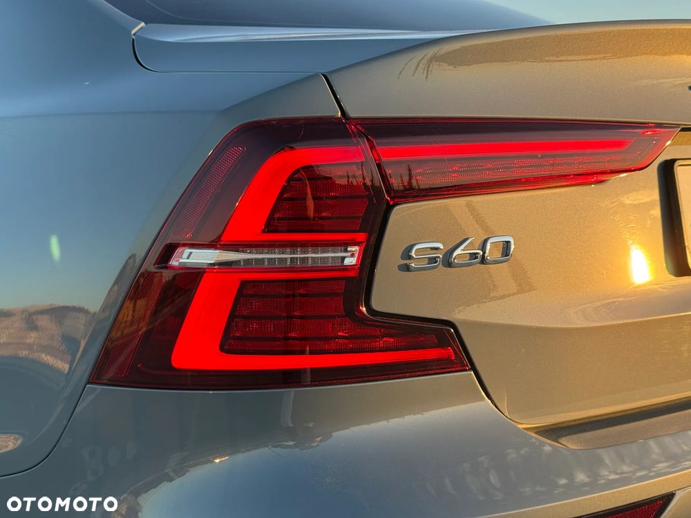 Volvo S60 B5 B AWD Plus Dark - 11