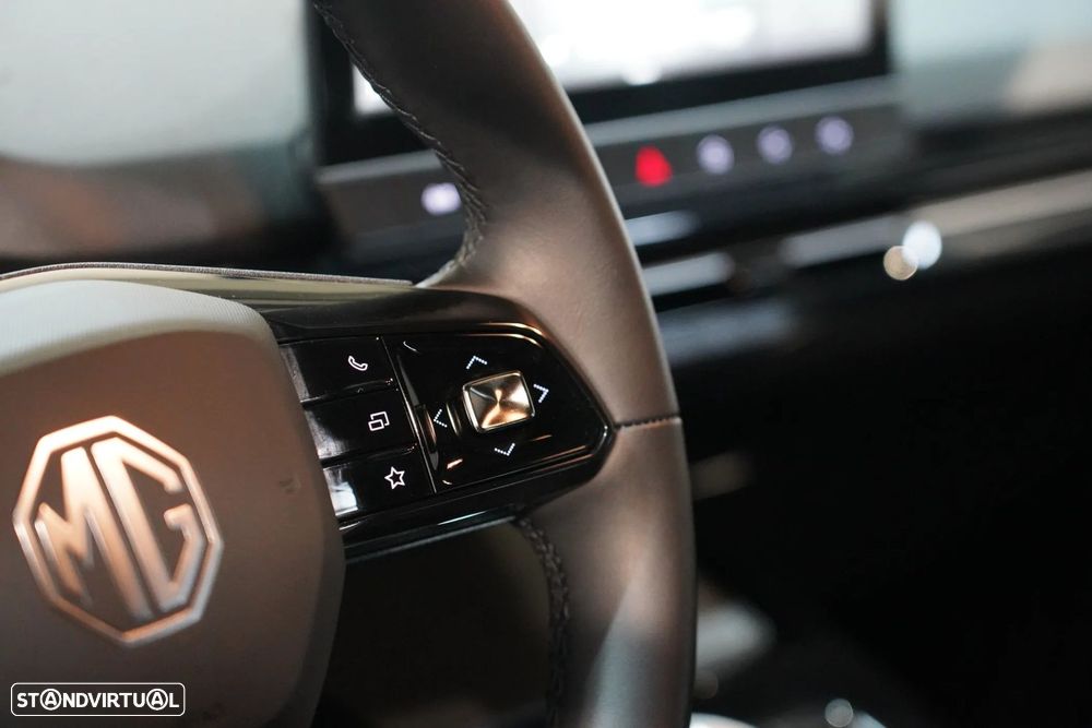 MG MG4 64 kWh Luxury - 12