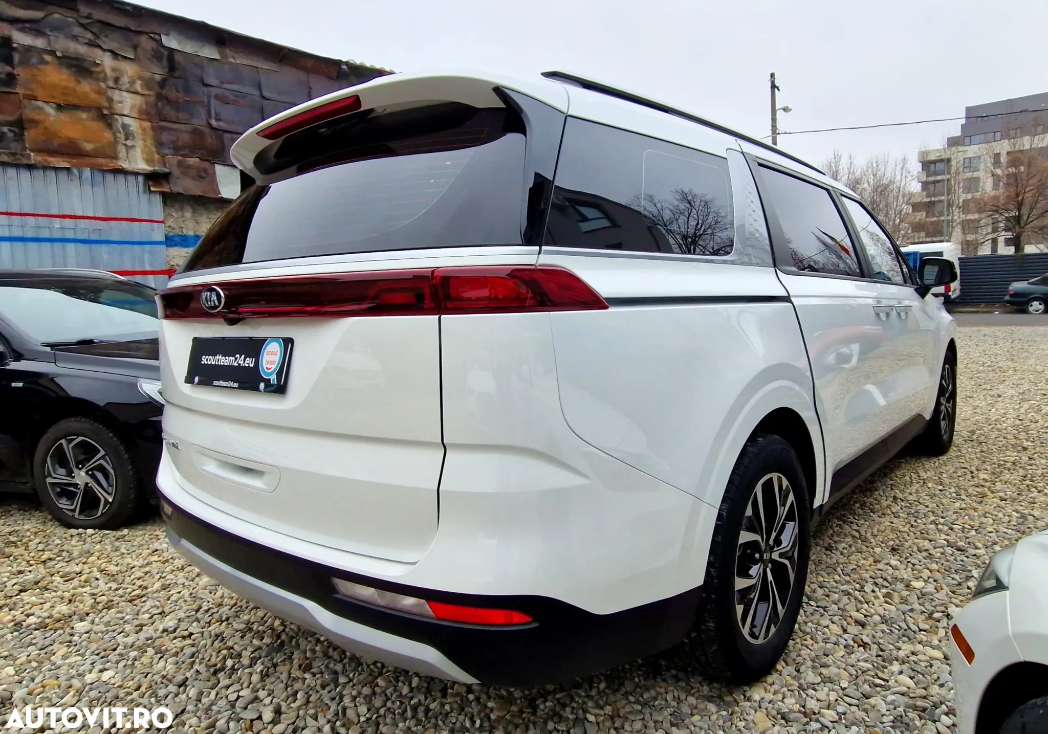 Kia Carnival - 18