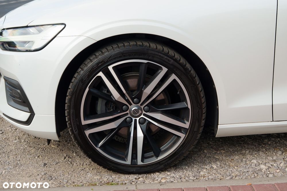 Volvo V60 B3 B DKG Momentum Pro - 32