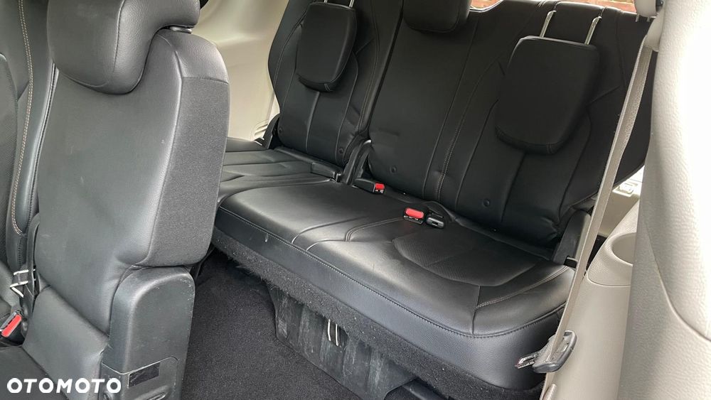 Chrysler Pacifica - 3