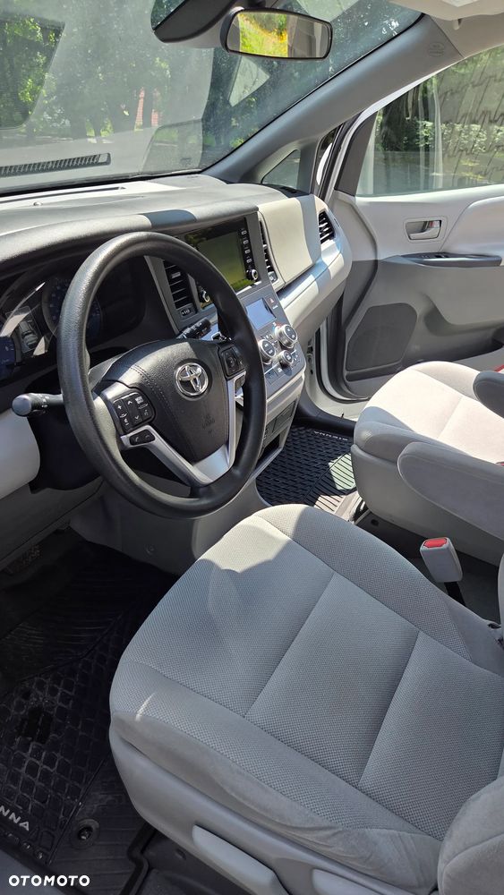 Toyota Sienna - 28