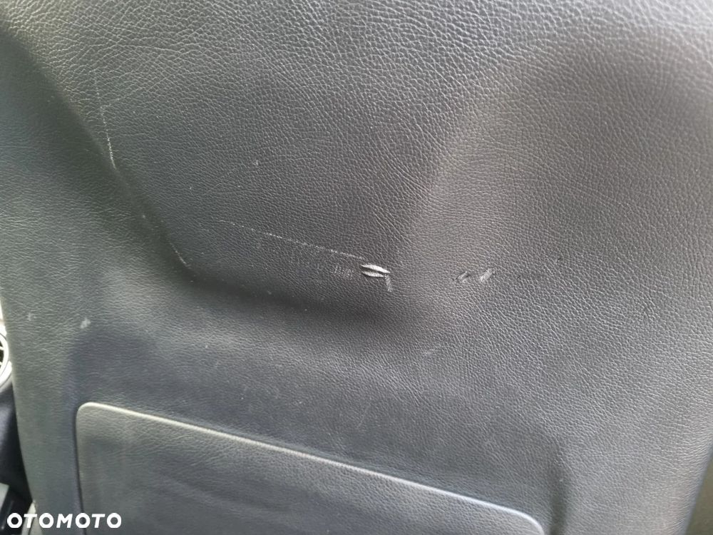 Mercedes-Benz Klasa E 220 d 4-Matic Business Edition 9G-TRONIC - 36