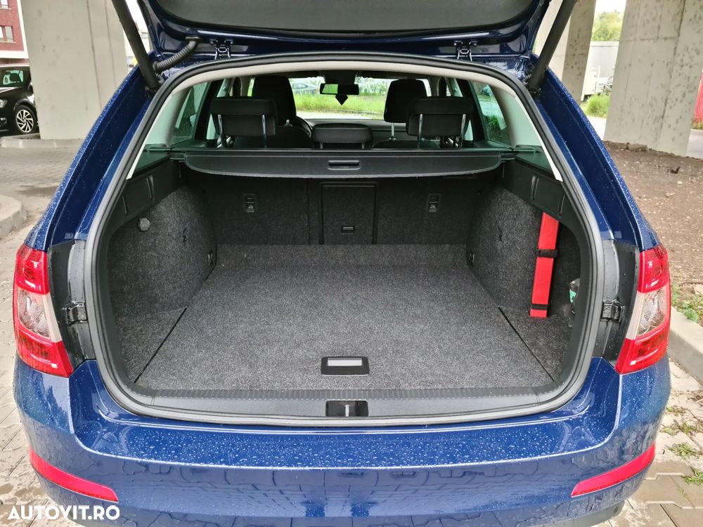 Skoda Octavia Combi 2.0 TDI (Green tec) Joy - 11