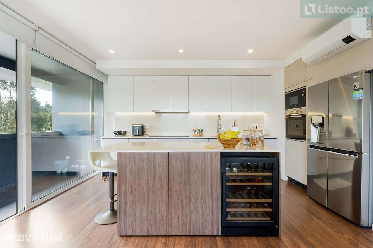 Apartamento T3 Moderno com Varanda e 2 Lugares de Garagem | Centro da - Grande imagem: 2/27