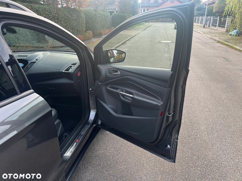 Ford Kuga 1.5 EcoBoost 2x4 ST-Line - 17