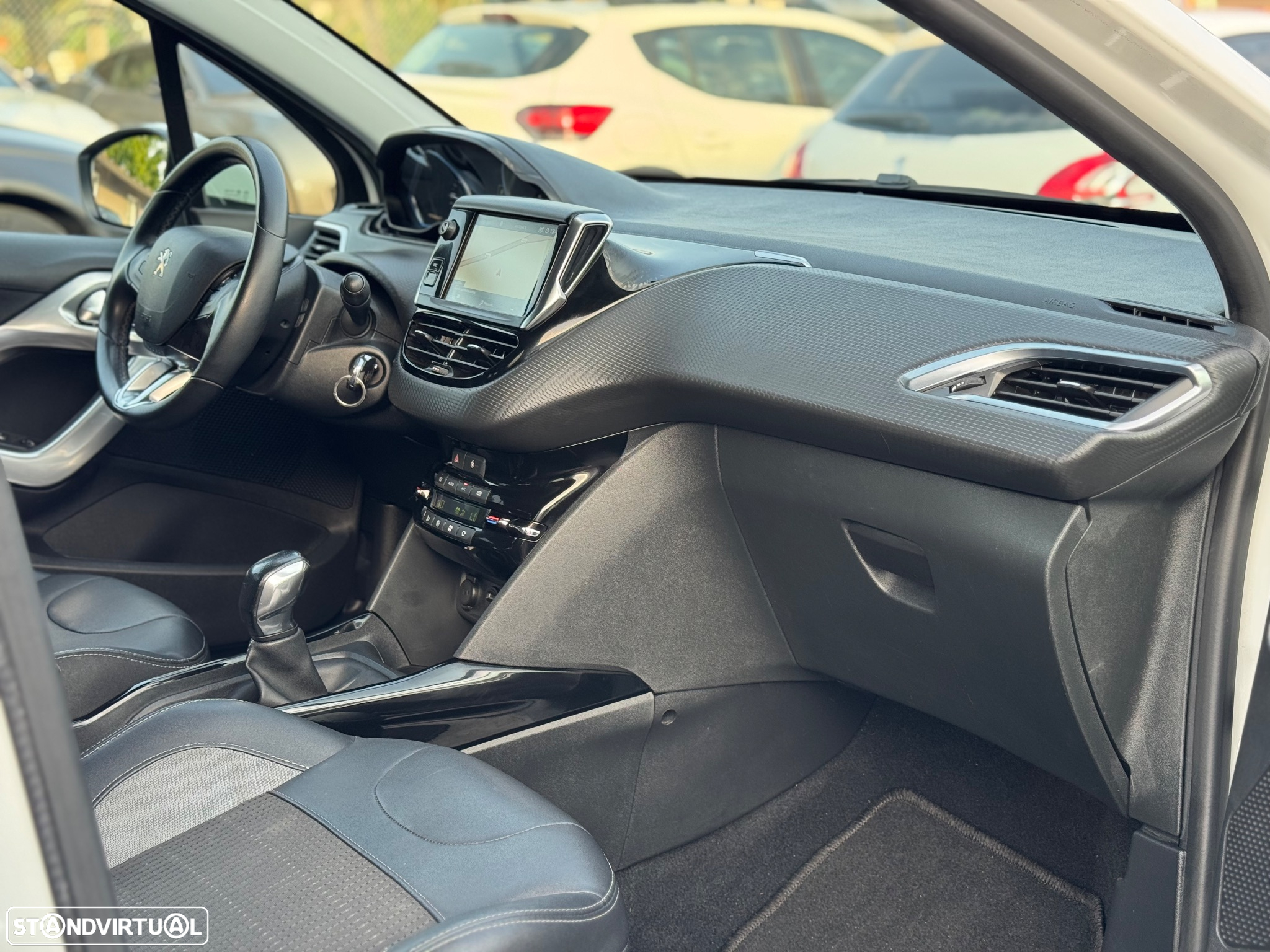 Peugeot 2008 1.2 PureTech Allure - 22
