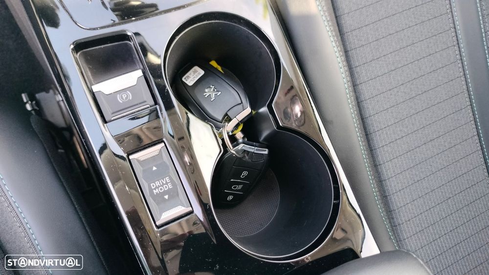 Peugeot 2008 1.2 PureTech Allure Pack EAT8 - 29