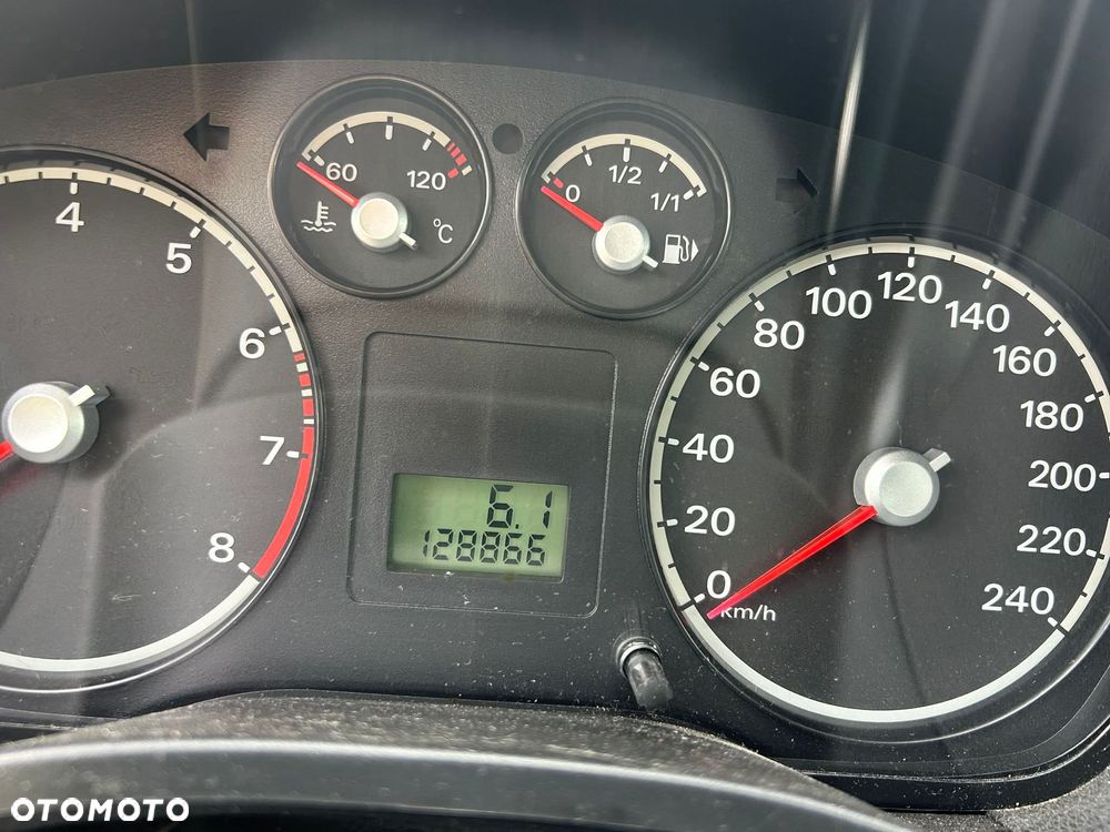 Ford Focus 1.4 16V Fun - 8