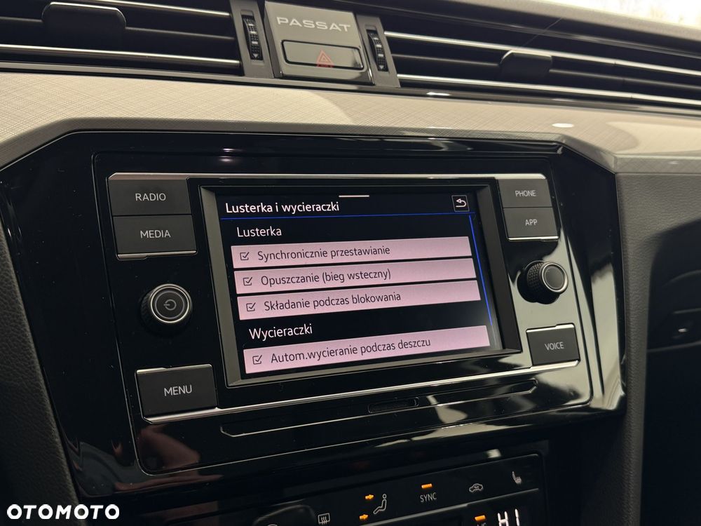 Volkswagen Passat - 36