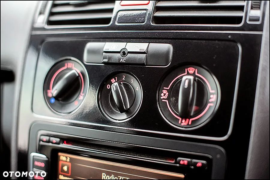 Volkswagen Touran - 25