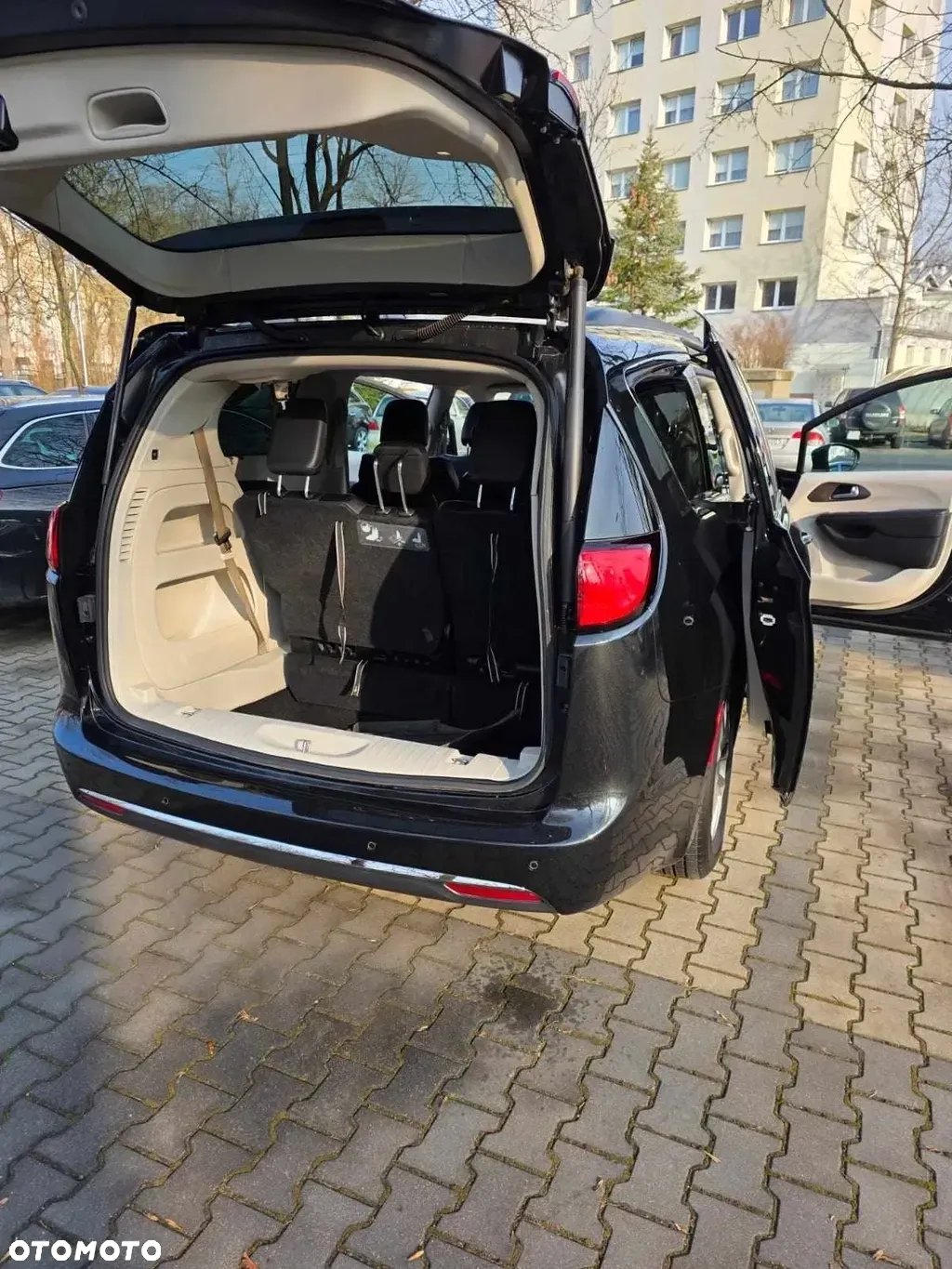 Chrysler Pacifica - 31