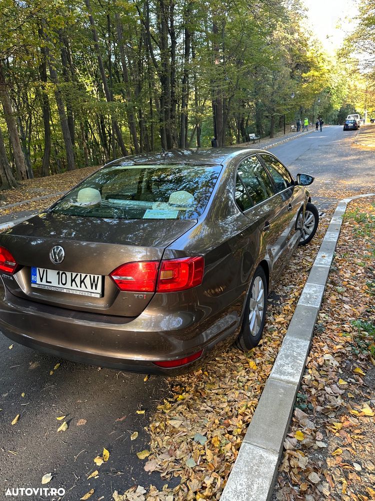 Volkswagen Jetta - 4