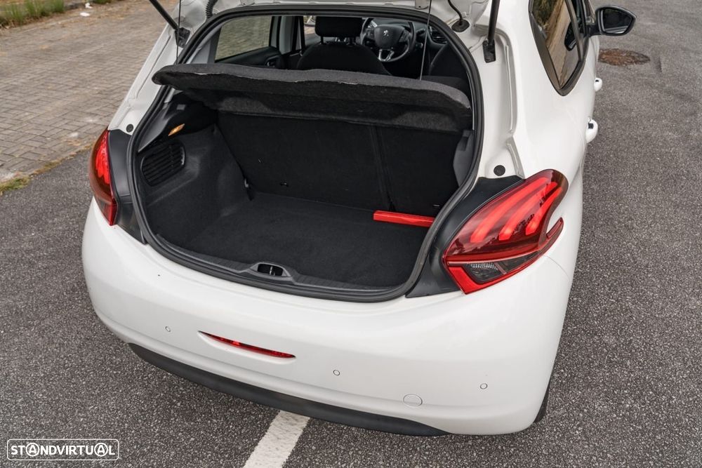 Peugeot 208 1.2 PureTech Signature - 25