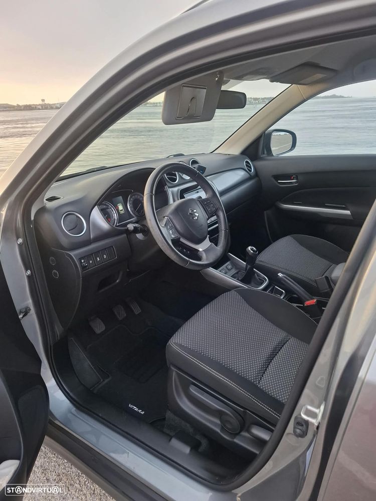 Suzuki Vitara 1.0T GLE - 5