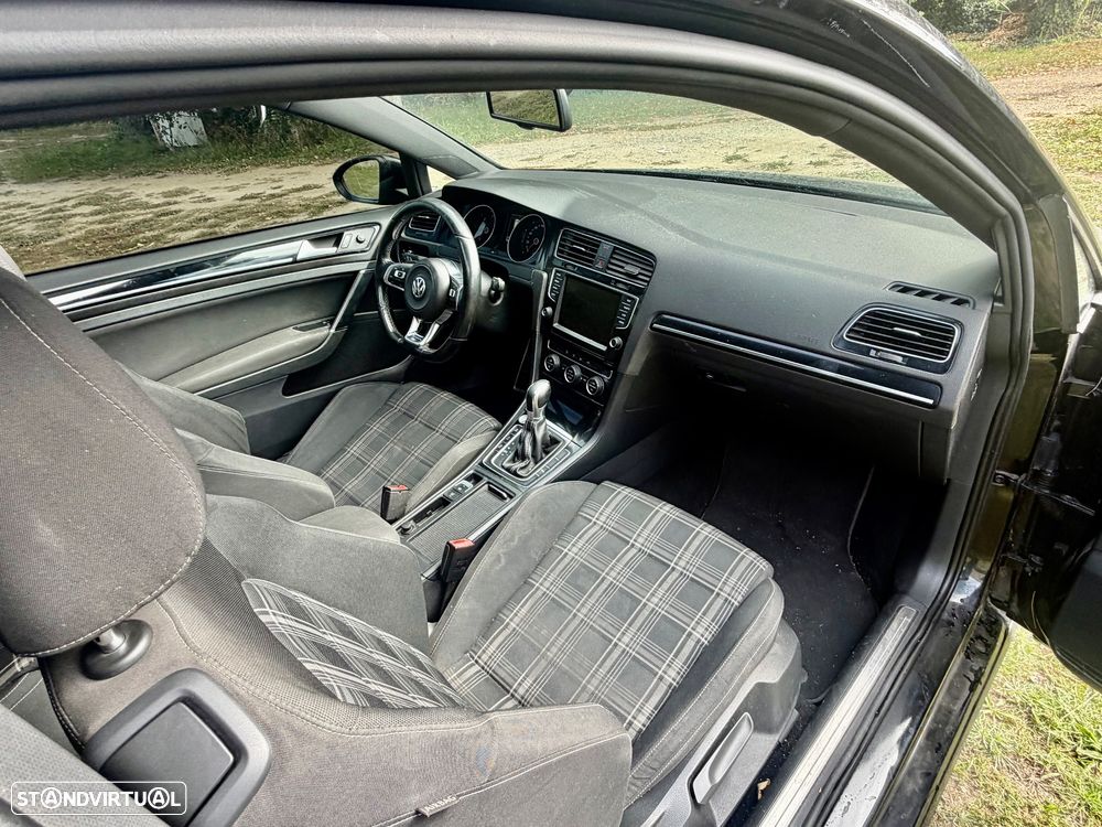VW Golf 2.0 TDI GTD DSG - 32