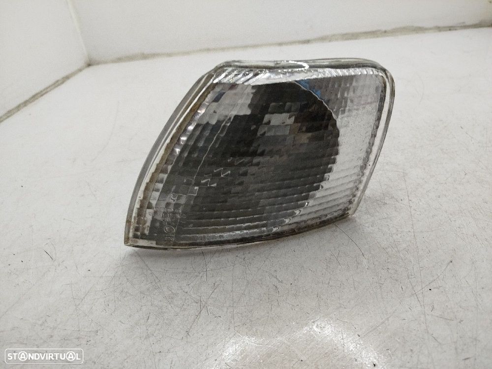 Farolim De Pisca Frente Esq Volkswagen Passat (3B2) - 1