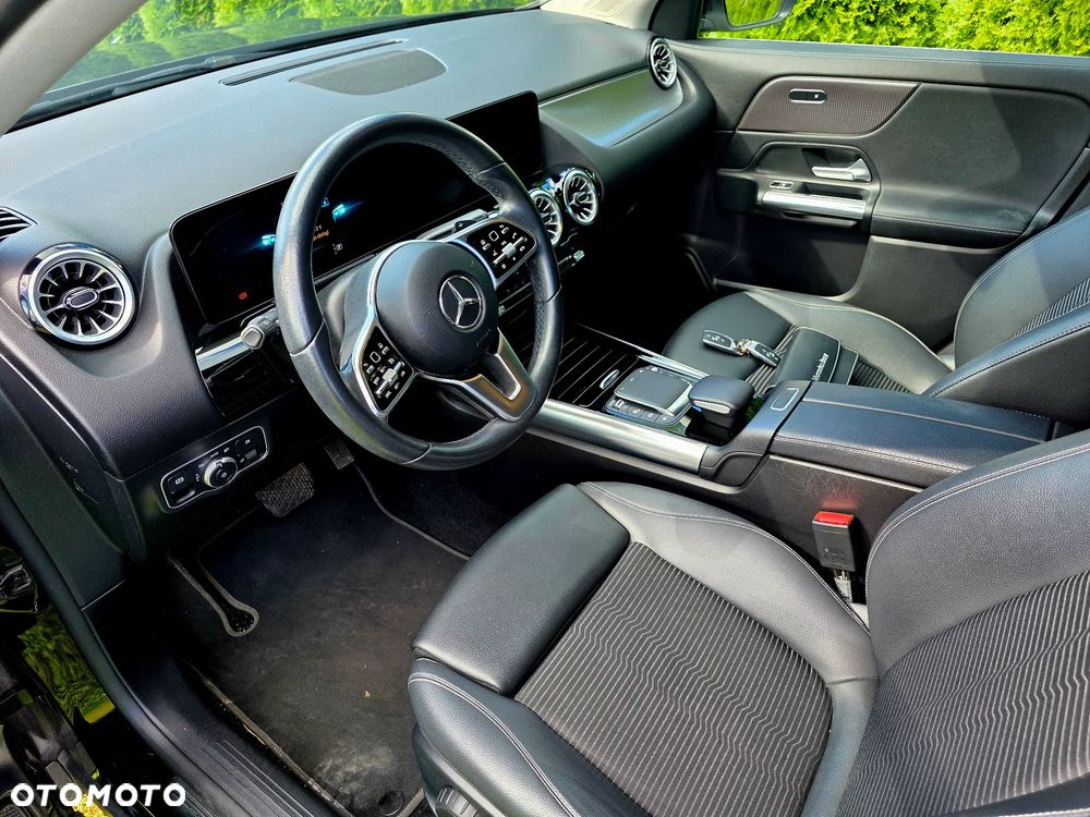 Mercedes-Benz GLA 180 7G-DCT - 13
