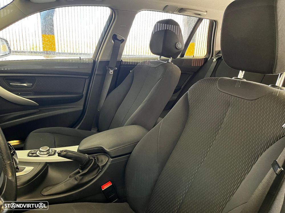 BMW 320 d Navigation Auto - 11