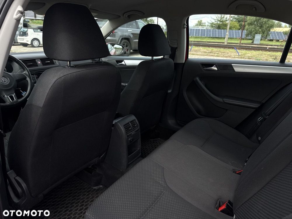 Volkswagen Jetta 1.6 TDI Trendline - 25