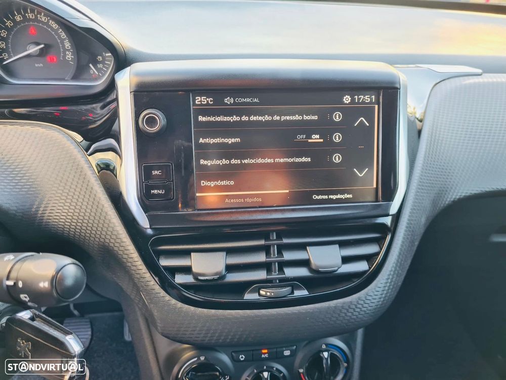 Peugeot 2008 1.2 PureTech Style - 16