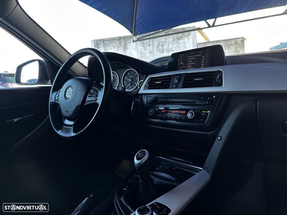BMW 320 d Sport Line - 32