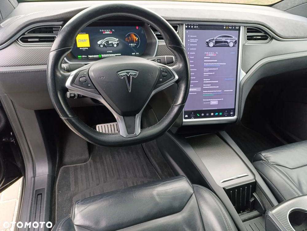Tesla Model X - 20