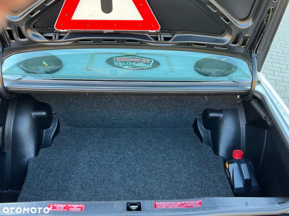 Mercedes-Benz W201 (190) - 12