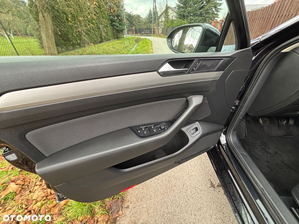 Volkswagen Passat - 12