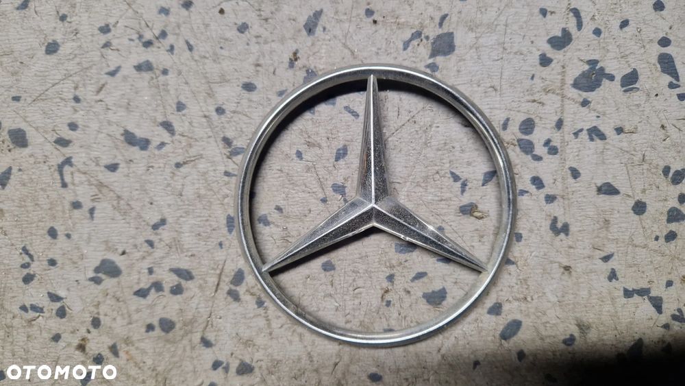 MERCEDES W124 ZNACZEK KLAPY BAGAŻNIKA 2017580058 - 1