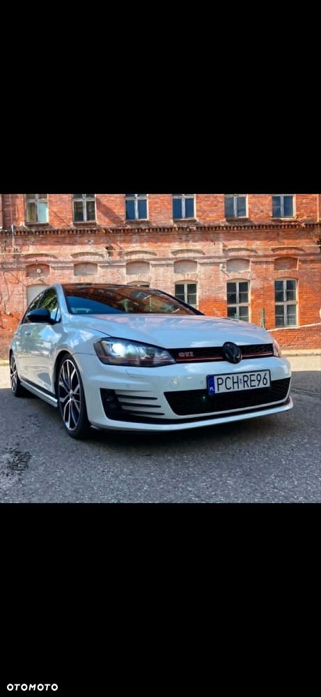 Volkswagen Golf - 1