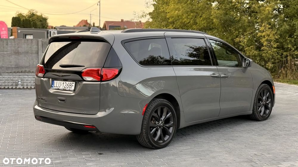 Chrysler Pacifica - 9