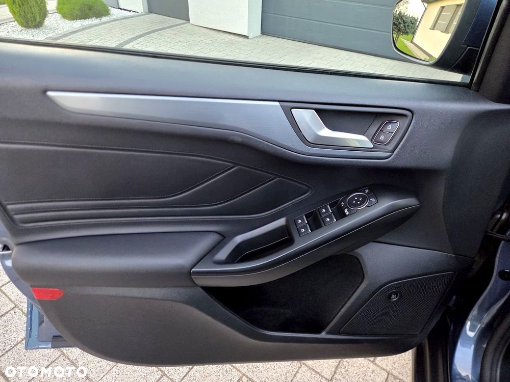 Ford Focus 1.5 EcoBoost Active X - 31