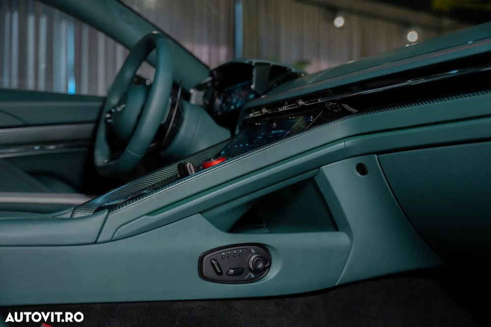 Aston Martin DB12 Volante - 9