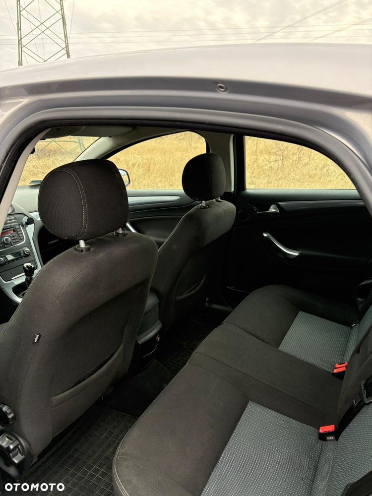 Ford Mondeo 2.0 FF Trend - 16