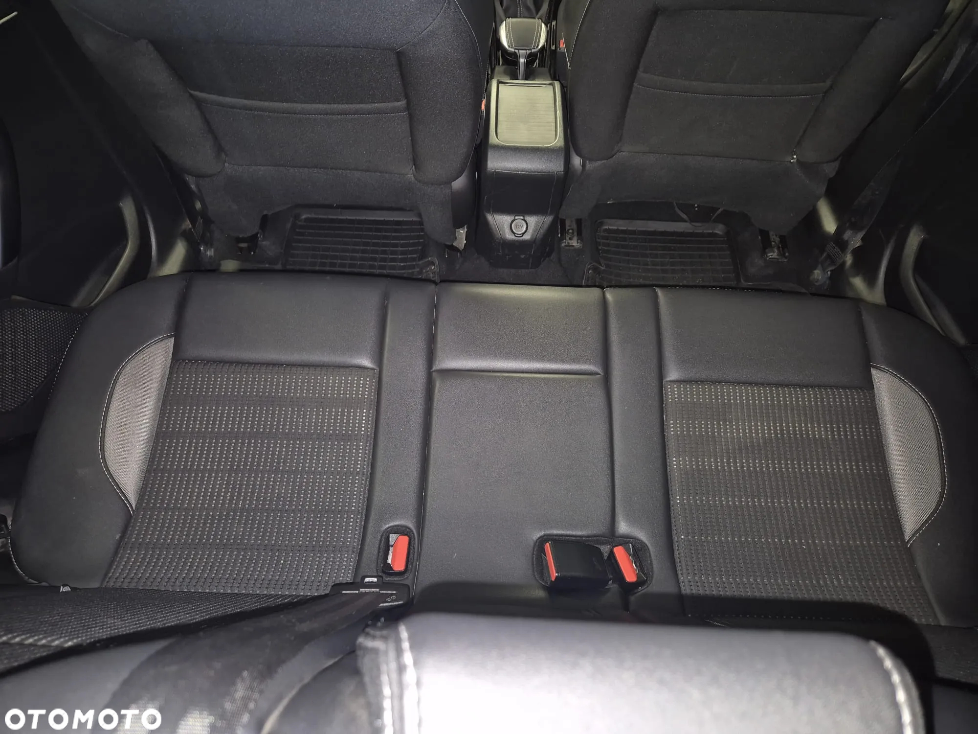Peugeot 2008 1.2 Pure Tech Allure S&S - 27