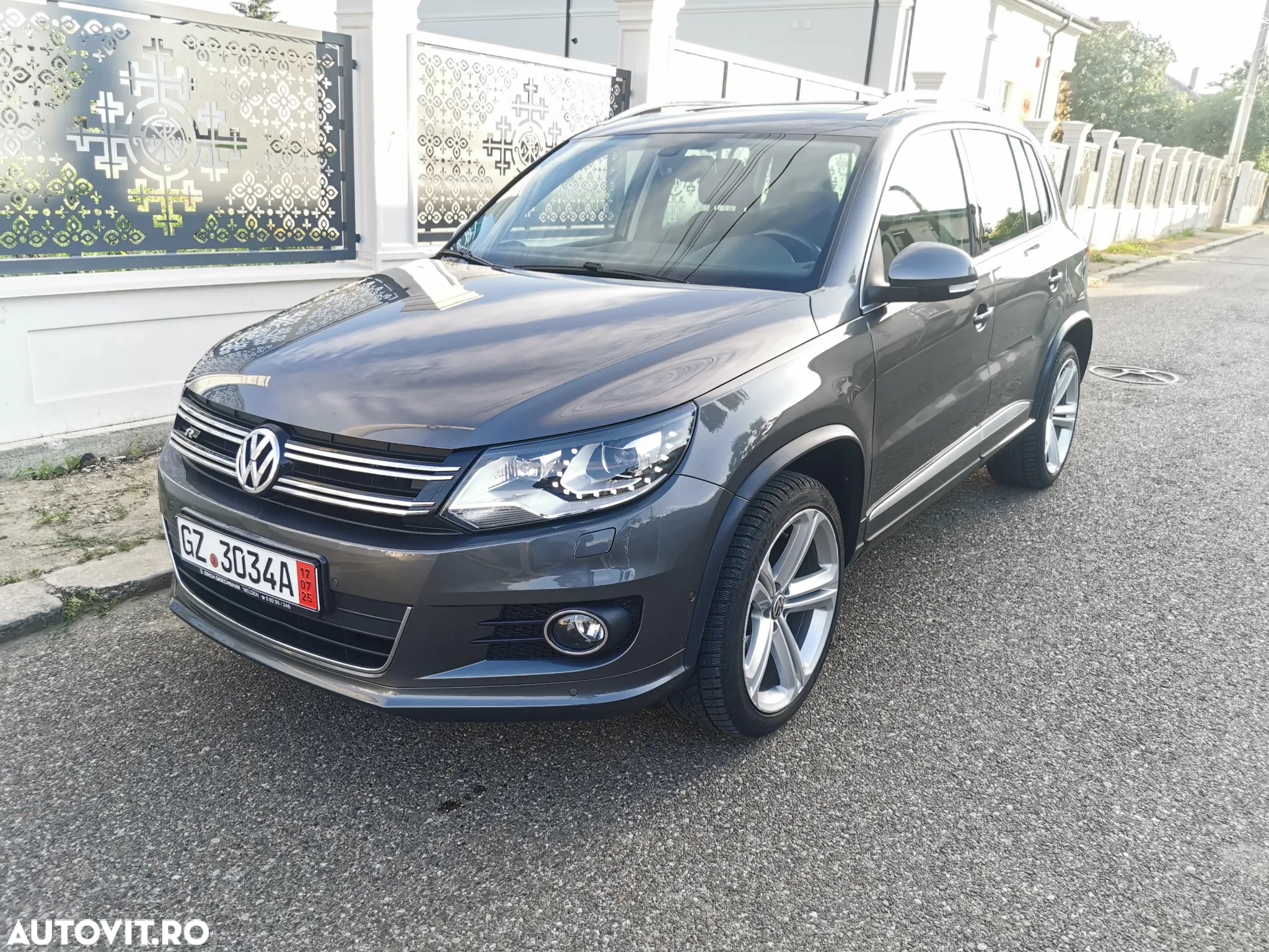 Volkswagen Tiguan - 10