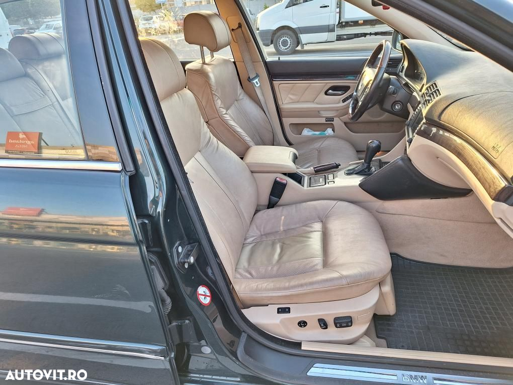 BMW Seria 5 525iA touring - 24