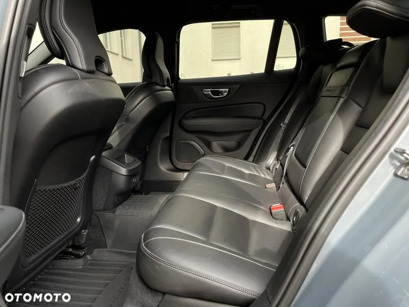 Volvo V60 B4 B R-Design - 17