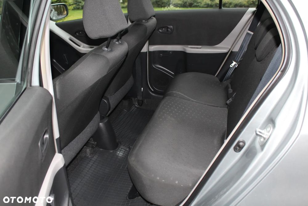 Toyota Yaris 1.0 Luna A/C - 12