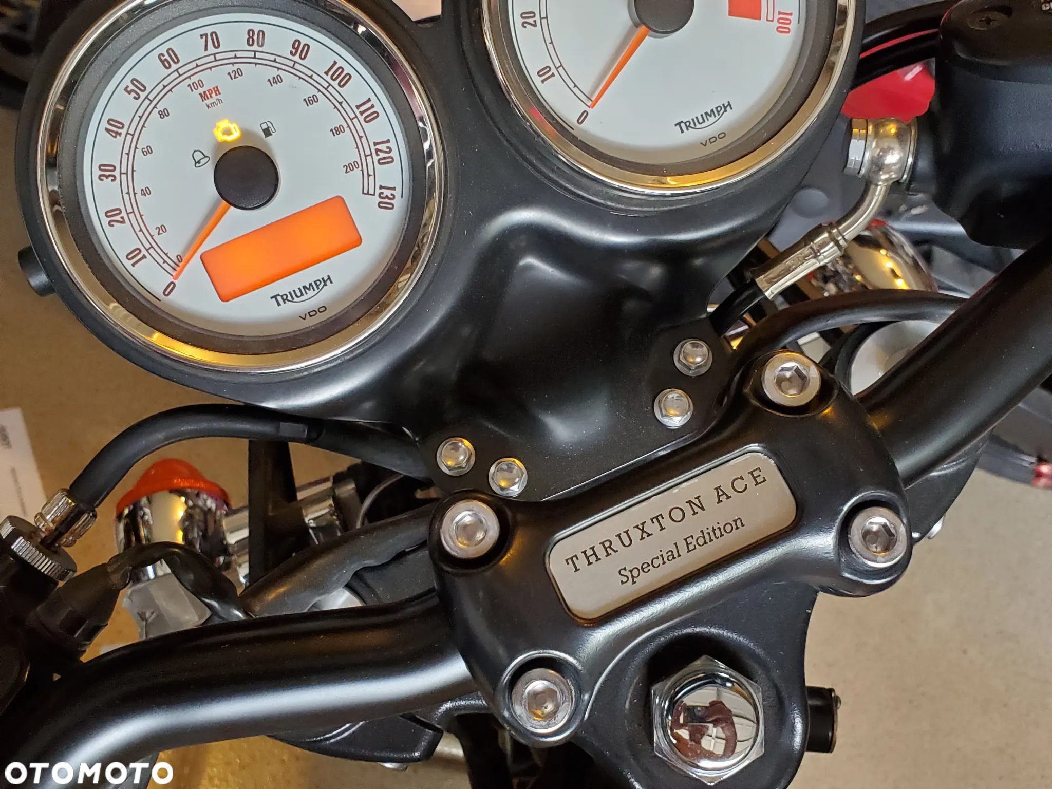 Triumph Thruxton - 10
