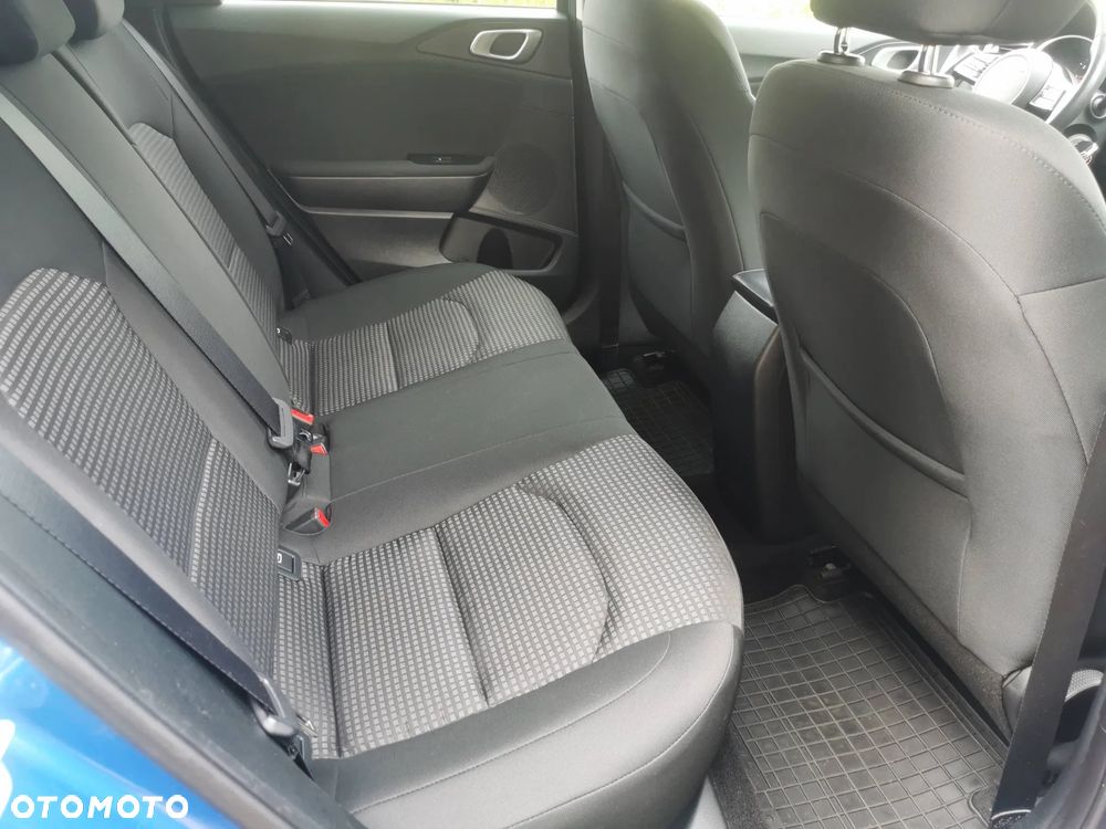 Kia Ceed 1.4 L - 12